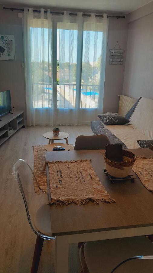 Chateauroux : Bel Appartement Avec Balcon Exterior foto